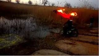 прыжок с мопеда на ходу | 