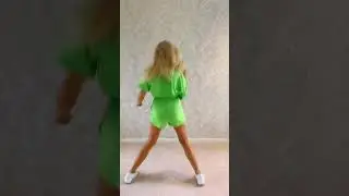 девушки танцуют 