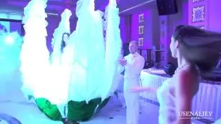 WEDDING- Свадьба в Бишкеке, выход Молодоженов из цветка