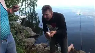 Братишка вытащил первого Леща здоровенного😉
