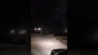Очевидцы сообщают об огромной колонне танков и БТР,которые движутся на линию разграничения.Украина 💪