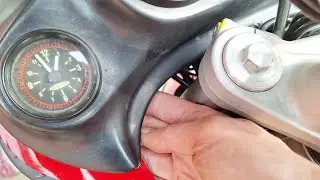 How to set BMW F 650 quartz clock