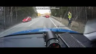 Politsei peatas põgeneva auto siiliga | Police stopped the fled car using spike strip