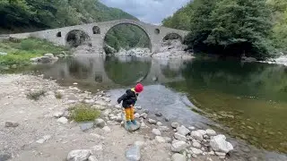 Şeytan Köprüsünde Arda Nehrine Taş Attik