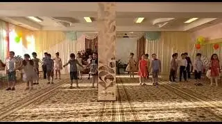 Танец Далеко от мамы