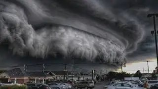 Scary shelf clouds and severe hail storm hits Texas, USA