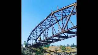 Боз як ошик худро аз дарё партофт