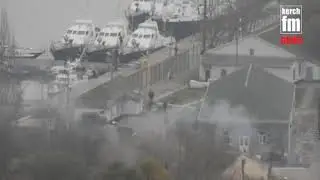 Захваченные украинские катера стоят в Керчи