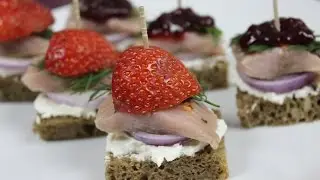 Koreczki z matiasa i truskawki ;)