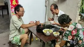 在外打工一辈子还是个穷人，小伙回到农村苟活#农村生活
