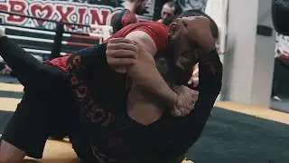 Смешанные единоборства ММА крутое видео с тренировки Академии Единоборств
