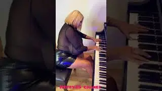 liat Tante ( main piano) sedih tapi senag boskuu ❤️❤️