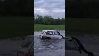 Нива плывет в озере #automobile