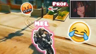 MEL TÁ PORTANDO A ROBOZONA KKKKKKKK