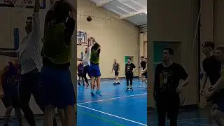 Саня пуляет трёхи 