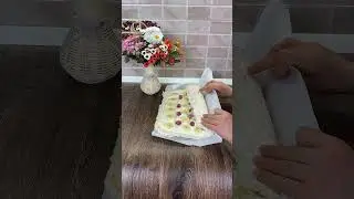 Меренговый рулет для вас.Рецепт меренга  не сложный. Любителям нежного вкуса.