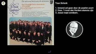 Teun Schenk,  samen met het Christelijk Urker Visserskoor Crescendo