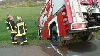 Heiligenstadt: Retter im Einsatz landen selbst im Straßengraben