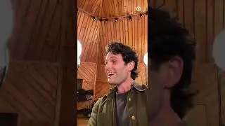 Ariana Grande et Penn Badgley ensemble sur Shut up👀