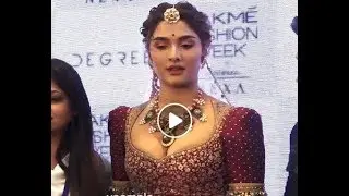 Malaika gives roses to the media on Valentine's Day