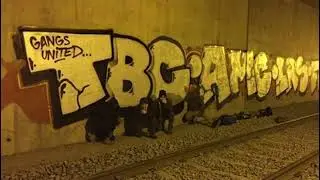 GRAFFITI FAST CREW CHROME BOMBING AT TRAIN TRACKS (PADIWON)