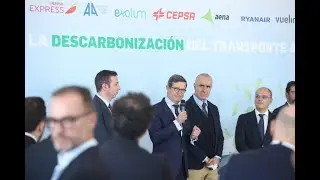 El consejero Paradela en la presentación de la alianza que suministrará biocarburante a aerolíneas