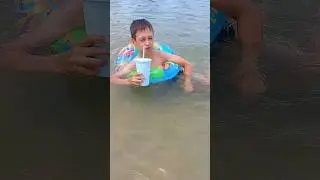 хорошо живу купаюсь в бассейне #кеша #мультик #прикол #юмор #мем #лето #жиза