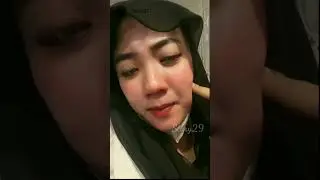 Sengaja di buka jilbab nya biar terlihat jls