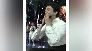 Димаш - самый искренний! ❤️ встал на колено перед поклонницами 