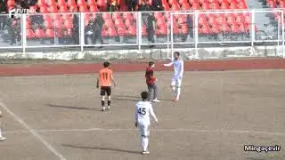 MİNGƏÇEVİRLİ AZYAŞLI FUTBOL AZARKEŞİ MEYDANA DAXİL OLUB FUTBOLÇUNU QUCAQLADI