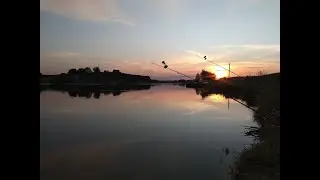 Українські хлопчаки ловлять рибу
