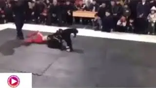 Девушка бьёт мальчика                         