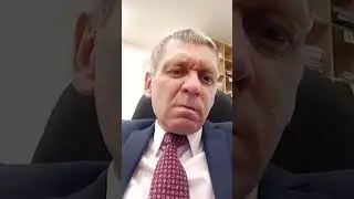 Юриспрудент нахмурился и выжидает момент для нападения