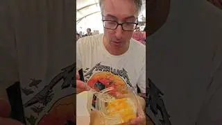 Denemeniz gereken bir tatlı: Mango Sticky Rice! Tayland mutfağının bu eşsiz lezzetini kaçırmayın.