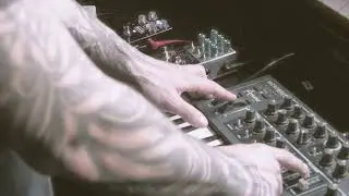 Ambient #091 - Guitar, Microbrute, Layers, Tonal Recall, Habit & Microcosm | nzfs