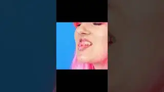 девушка, едящая пирог в крупном плане