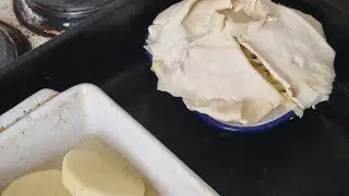 Sortied potato 🥔 slices with a tomato 🍅 base steak and mushroom 🍄 pie 🍄 pie 🥧 for dinner 🍽 today