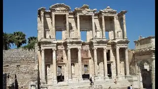 Biblioteca lui Celsus din Efes și arderea cărților de vrăjitorie.