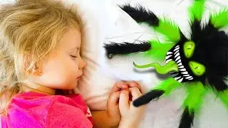 Ника и истории на Хэллоуин с папой