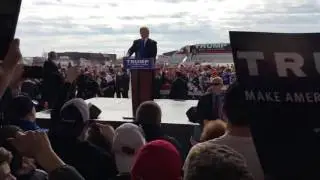 Secret Service Scrambles as Man Attempts to Rush Stage at Trump Rally