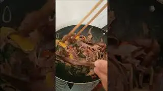 Lươn xào chuối - ウナギ