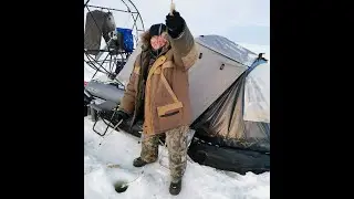 Подледная рыбалка. Операция корюшка и лучшая рыбачка, или Рука бойцов колоть устала!