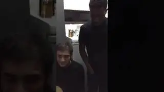 Красиво играет на гитаре   Ulugbek Kadirov
