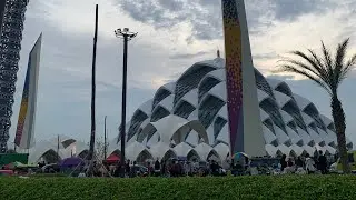 Masjid Raya Al Jabbar Bandung yang diresmikan Bapak Ridwan Kamil di tahun ini. Ramai Sekali