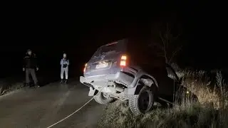 Достаем машинку из кювета.
