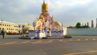 เยาวชนอาสาเก็บขยะปลูกจิตสำนึก ที่สนามหลวง