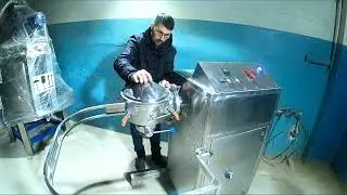 Biconical mixer for loose products with a cutter