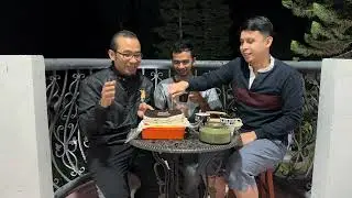 Tiramisu ni kalau nak bawa berjalan kena pastikan dia duduk dalam bekas ais, kalau tidak mcm ni lah