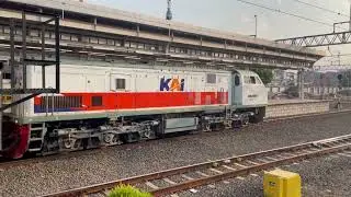 #keretaapi Dharmawangsa dengan #Lokomotif #CC203 melintas stasiun Jatinegara