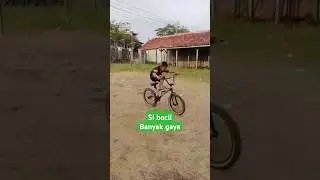 Si bocil banyak gaya #shortvideo #sepeda #narifchanel #subscribe #shorts #short #sepedabmx